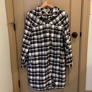 Duluth Trading Co Black and White Plaid Flannel Shirt